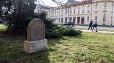 Hrob pruského poručíka Ernsta von Franckenberga je na Vojáčkově náměstí v... Hrob pruského poručíka Ernsta von Franckenberga je na Vojáčkově náměstí v...