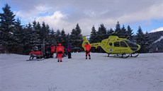 V Jeseníkách včera zasahoval vrtulník. Zkolaboval zde třiašedesátiletý běžkař,... V Jeseníkách včera zasahoval vrtulník. Zkolaboval zde třiašedesátiletý běžkař,...