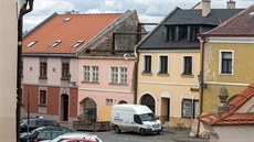 Z bývalého měšťanského domu na adrese Horní náměstí 25 zbyla pouze štítová zeď. Z bývalého měšťanského domu na adrese Horní náměstí 25 zbyla pouze štítová zeď.