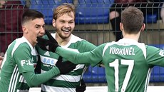 Fotbalisté Bohemians se radují z gólu, který vstřelil Matěj Pulkrab (uprostřed). Fotbalisté Bohemians se radují z gólu, který vstřelil Matěj Pulkrab (uprostřed).
