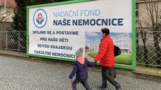 Nový billboard u krajského úřadu v Pardubicích vyzývá ke stavbě nové krajské... Nový billboard u krajského úřadu v Pardubicích vyzývá ke stavbě nové krajské...