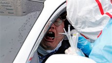 Drive thru testování na koronavirus v Jižní Koreji. (4. března 2020) Drive thru testování na koronavirus v Jižní Koreji. (4. března 2020)