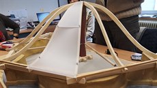 Model zakrytí kašny dle architekta Jiřího Mrázka. Velké části veřejnosti se... Model zakrytí kašny dle architekta Jiřího Mrázka. Velké části veřejnosti se...