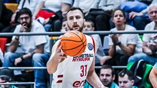Martin Kříž z Nymburka útočí v utkání s Bandirmou. Martin Kříž z Nymburka útočí v utkání s Bandirmou.