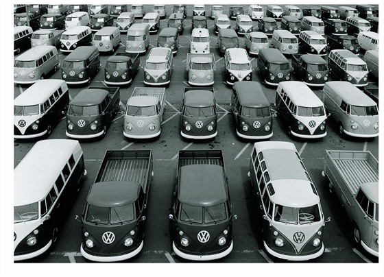 První sériový Volkswagen Transporter sjel z výrobní linky ve Wolfsburgu 8....