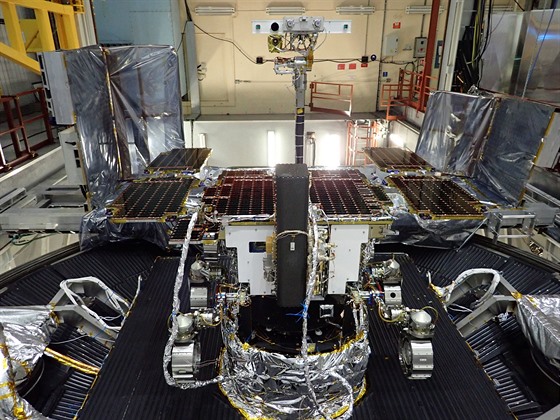 Rover Mise ExoMars pi testech, které mají vyzkouet schopnost zvládnout...