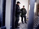 Policist z Nrodn centrly proti organizovanmu zloinu (NCOZ) zasahovali na...