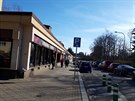 V době uzavření restaurací kvůli koronaviru je možné prodávat tzv. přes okno.Snímek ze Sídliště Solidarita v Praze 10-Strašnicích. V době uzavření restaurací kvůli koronaviru je možné prodávat tzv. přes okno.Snímek ze Sídliště Solidarita v Praze 10-Strašnicích.