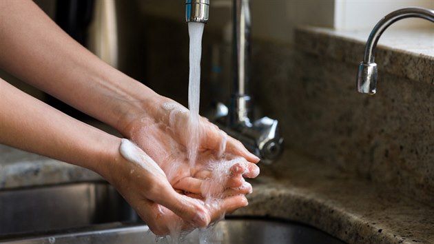 V dob zvenho rizika je hygiena rukou zvlt dleit.