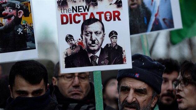 V Bruselu se protestovalo proti nvtv tureckho prezidenta Recepa Tayyipa Erdogana. (9. bezna 2020)