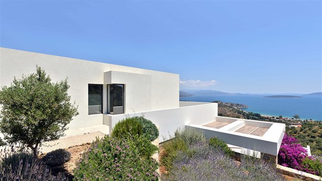 Z teras a domu jsou velkolep panoramatick vhledy na Argolsk zliv i nedalek ostrvky Plateia, Psili a Spetses.