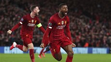 Georginio Wijnaldum (Liverpool) se raduje ze vstelené branky.