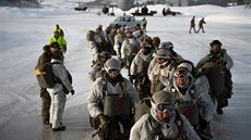 Americká námořní pěchota na cvičení Cold Response v Norsku Americká námořní pěchota na cvičení Cold Response v Norsku