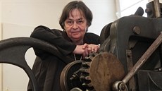 Ostravská výtvarnice Eliška Čabalová mimo jiné váže knihy a dělá jejich design.... Ostravská výtvarnice Eliška Čabalová mimo jiné váže knihy a dělá jejich design....
