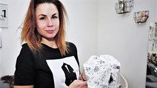 Michala Korbelová šije doma ochranné roušky. Michala Korbelová šije doma ochranné roušky.