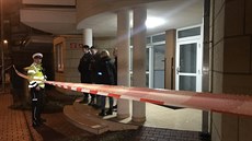 V ulici Tupolevova v praských Letanech zasahuje policie. (11. bezna 2020)