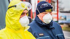 Celní správa, hasiči a policisté začali od pondělka kontrolovat na státní... Celní správa, hasiči a policisté začali od pondělka kontrolovat na státní...