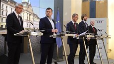 Náměstek ministra zdravotnictví Roman Prymula, ministr zdravotnictví Adam... Náměstek ministra zdravotnictví Roman Prymula, ministr zdravotnictví Adam...