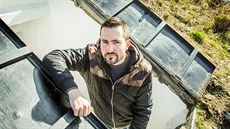 Jednatřicetiletý nadšenec Lukáš Zitterbart přiznává, že opravy jsou finančně... Jednatřicetiletý nadšenec Lukáš Zitterbart přiznává, že opravy jsou finančně...