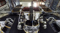 Rover Mise ExoMars pi testech, které mají vyzkouet schopnost zvládnout...