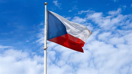 Těžké začátky vlajky s modrým klínem: Masaryk chtěl pruhy a hvězdy, jiní kalich Státní vlajka České republiky | na serveru Lidovky.cz | aktuální zprávy