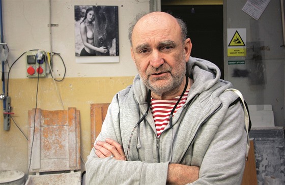 Zdenk Lhotský (* 8. srpna 1956 Praha) je eský skláský výtvarník.