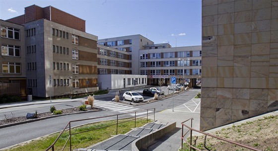 Fakultní nemocnice v Plzni se pipravuje na krizový scéná. Bhem kulminace pandemie me být léba onkologických pacient omezena. 