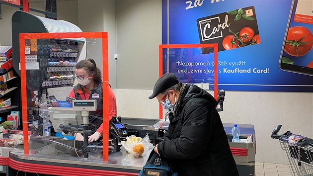Plexisklo u pokladny v Kauflandu Plexisklo u pokladny v Kauflandu