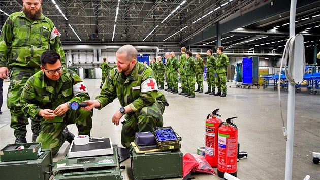 Stockholm. vdsk armda pipravuje provizorn nemocnici pro pacienty s COVID-19. (24. bezna 2020)