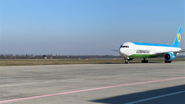 Prvn letadlo novho leteckho mostu mezi nou a Ostravou pistlo ve stedu.