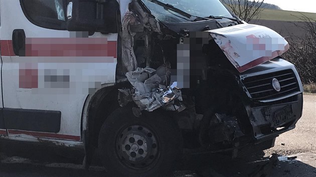 Nehoda vlaku s převozovou sanitkou na Benešovsku. (25.3.2020)