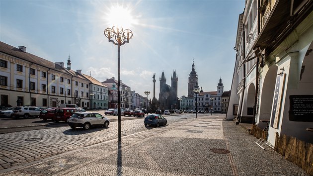 Ulice Hradce Krlov jsou kvli opatenm proti koronaviru tm przdn (18. 3. 2020).