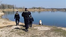 Policisté vyjížděli k nudistům u rybníků v okolí Lázní Bohdaneč, kteří... Policisté vyjížděli k nudistům u rybníků v okolí Lázní Bohdaneč, kteří...