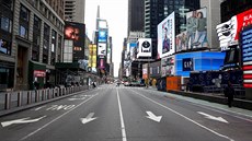 Prázdná ulice nedaleko newyorského Times Square (19. března 2020) Prázdná ulice nedaleko newyorského Times Square (19. března 2020)