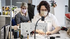 Mezi dobrovolníky šijící roušky se zařadilo Národní divadlo moravskoslezské.... Mezi dobrovolníky šijící roušky se zařadilo Národní divadlo moravskoslezské....