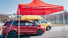 Odběry okýnkem auta zavedla i zlínská nemocnice, pacienta musí poslat... Odběry okýnkem auta zavedla i zlínská nemocnice, pacienta musí poslat...
