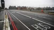 Londýnský Big Ben, při pohledu z Westminsterského mostu, je právě v... Londýnský Big Ben, při pohledu z Westminsterského mostu, je právě v...