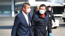 Premiér Andrej Babiš a ministr vnitra Jan Hamáček na letišti Václava Havla... Premiér Andrej Babiš a ministr vnitra Jan Hamáček na letišti Václava Havla...