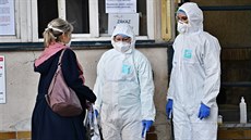 Zdravotní personál ve Fakultní nemocnici u svaté Anny v Brně je vybaven... Zdravotní personál ve Fakultní nemocnici u svaté Anny v Brně je vybaven...
