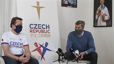 Pedseda eského olympijského výboru Jií Kejval (vpravo) a sportovní editel...
