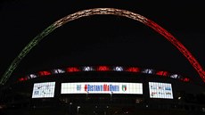 Oblouk nad stadionem Wembley v Londýně září barvami italské trikolóry.... Oblouk nad stadionem Wembley v Londýně září barvami italské trikolóry....