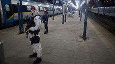 Manévry na plzeňském hlavním vlakovém nádraží kvůli jedné cestující, která v... Manévry na plzeňském hlavním vlakovém nádraží kvůli jedné cestující, která v...