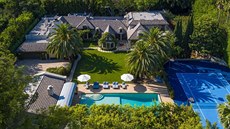 Luxusní sídlo v kalifornském Beverly Hills, které minulosti patřilo zpěvačce... Luxusní sídlo v kalifornském Beverly Hills, které minulosti patřilo zpěvačce...