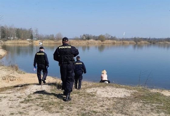 V pátek 27. bezna 2020 byli policisté pivoláni k rybníkm v okolí Lázní...