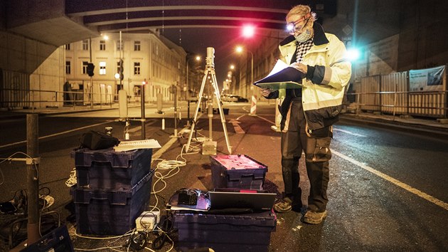 Zátěžová zkouška Negrelliho viaduktu v úseku mezi ulicemi Křižíkova a... Zátěžová zkouška Negrelliho viaduktu v úseku mezi ulicemi Křižíkova a...