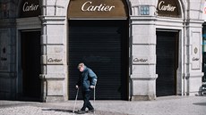 Jindy rušná Pařížská ulice v centru Prahy teď zeje prázdnotou. (30. března 2020) Jindy rušná Pařížská ulice v centru Prahy teď zeje prázdnotou. (30. března 2020)