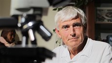 Do těžkého stavu se mohou dostat i mladší a zdraví lidé, tvrdí plicní lékař Přednosta plicní kliniky Fakultní nemocnice v Plzni Miloš Pešek. | na serveru Lidovky.cz | aktuální zprávy