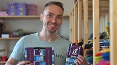Z nápadu má práci na plný úvazek. Spustil i ponožkové tažení proti viru Z nápadu má práci na plný úvazek. Spustil i ponožkové tažení proti viru