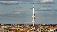 Díky chladnému počasí bylo možné sledovat z Prahy zasněžené Krkonoše. (30.... Díky chladnému počasí bylo možné sledovat z Prahy zasněžené Krkonoše. (30....