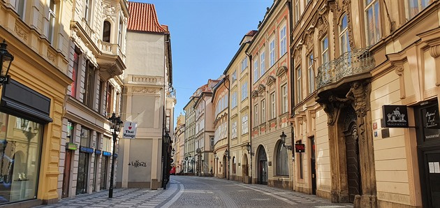 Záběr z dnešní, tedy 1.4.,Celetné ulice v 13.23h.
Nikde nikdo. Že by to byl apríl, když je 1. dubna 2020?